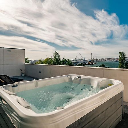 River Town View - Luxury Apartment With Jacuzzi On Terrace Viana do Castelo Eksteriør bilde