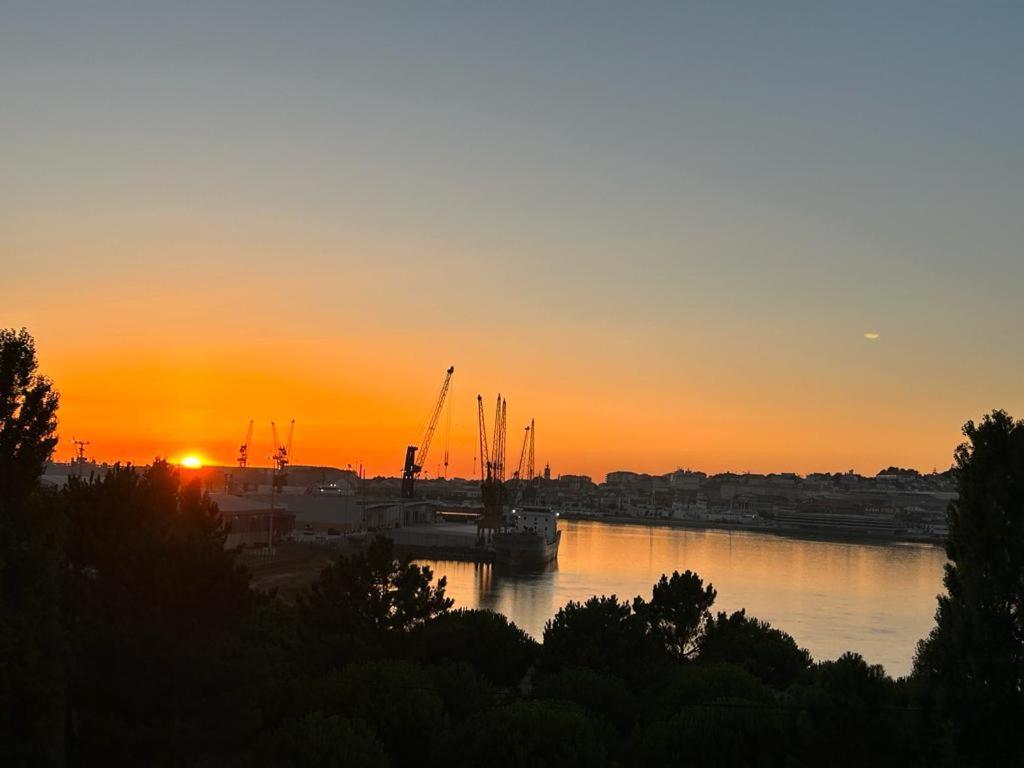 River Town View - Luxury Apartment With Jacuzzi On Terrace Viana do Castelo Eksteriør bilde