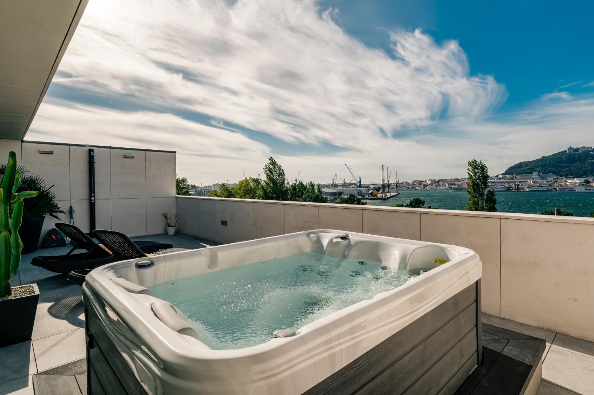 River Town View - Luxury Apartment With Jacuzzi On Terrace Viana do Castelo Eksteriør bilde